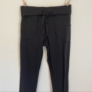 Lululemon leggings with drawstring and pockets